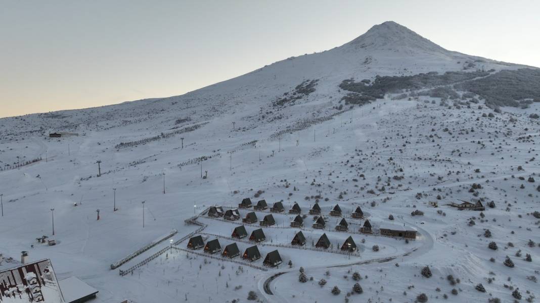 Yıldız'da kaymak Kartepe'den daha ucuz. 50 santimetre kar kalınlığıyla sezonu açıyor - Fotoğraf: 1